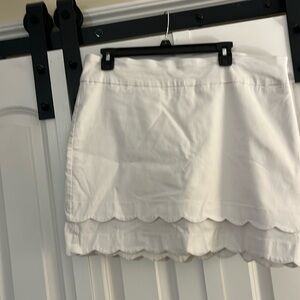 Women's White Scalloped Hem Skort